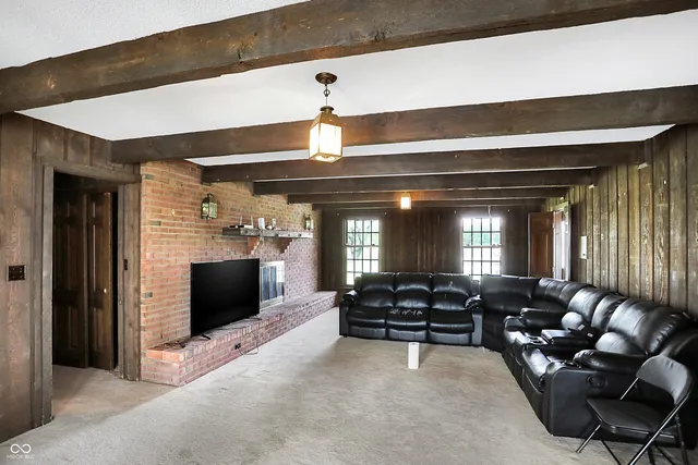 $800,000 | 7165 Highway 252, Edinburgh, IN 46124