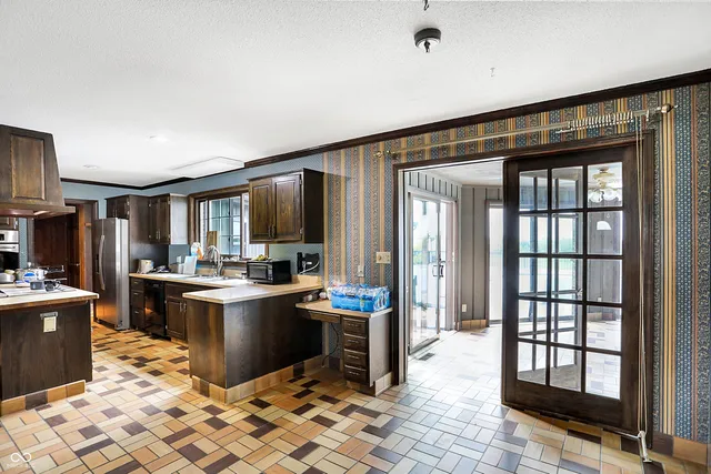 $800,000 | 7165 Highway 252, Edinburgh, IN 46124