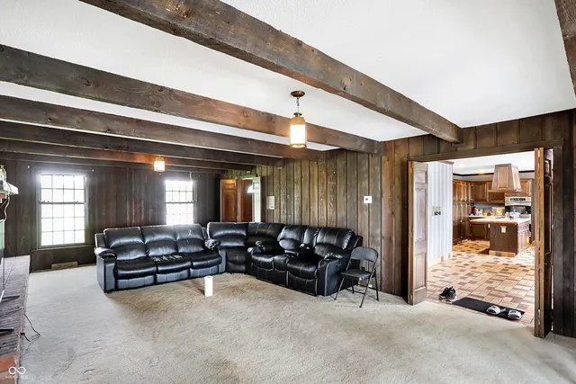 $800,000 | 7165 Highway 252, Edinburgh, IN 46124