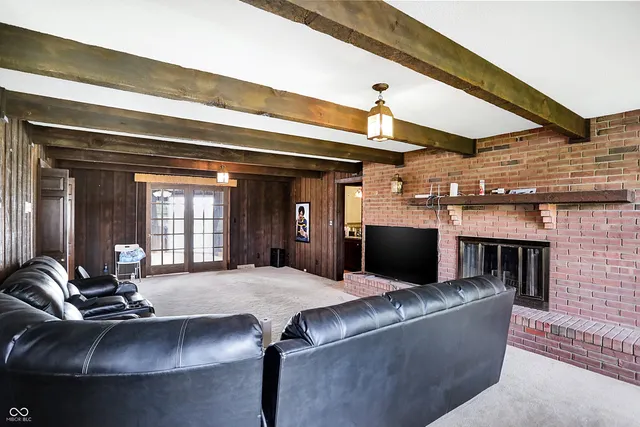 $800,000 | 7165 Highway 252, Edinburgh, IN 46124