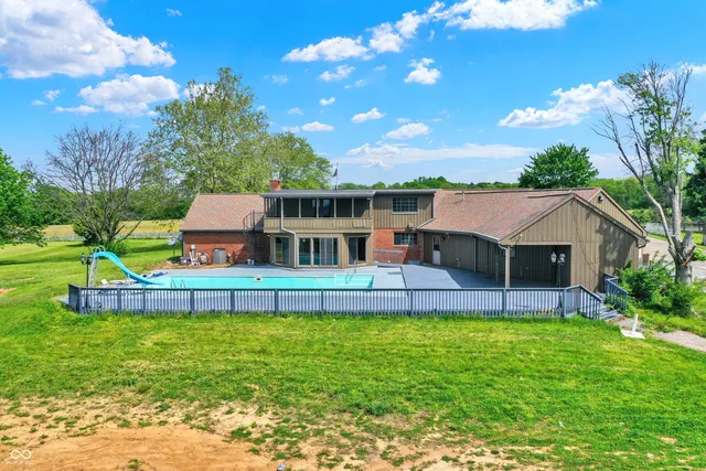 $800,000 | 7165 Highway 252, Edinburgh, IN 46124