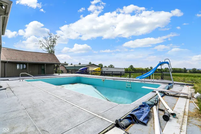 $800,000 | 7165 Highway 252, Edinburgh, IN 46124