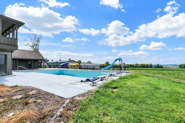 $800,000 | 7165 Highway 252, Edinburgh, IN 46124