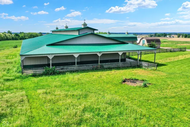 $800,000 | 7165 Highway 252, Edinburgh, IN 46124