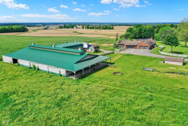 $800,000 | 7165 Highway 252, Edinburgh, IN 46124