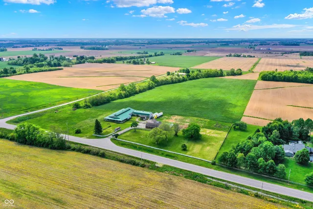 $800,000 | 7165 Highway 252, Edinburgh, IN 46124