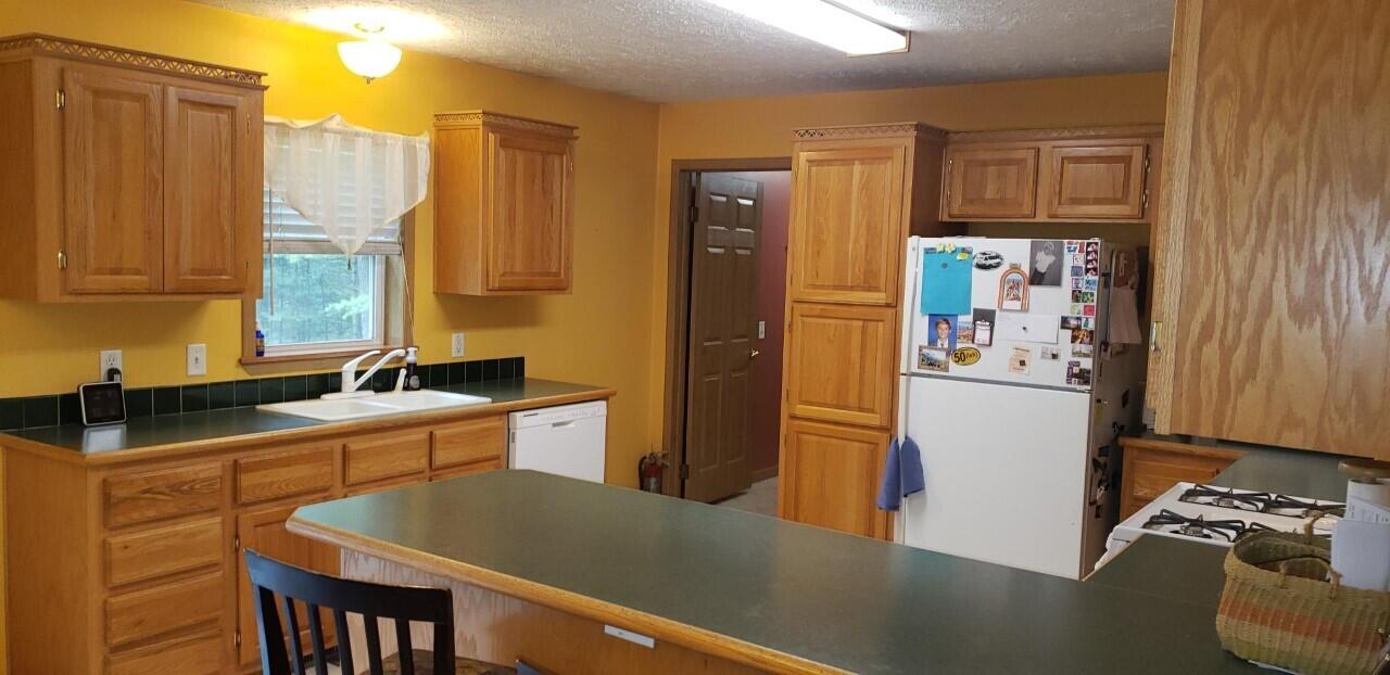 5475 Russell Road Twin Lake, MI 49457 - Photo 3 of 24 thumbnail_20220727_121233