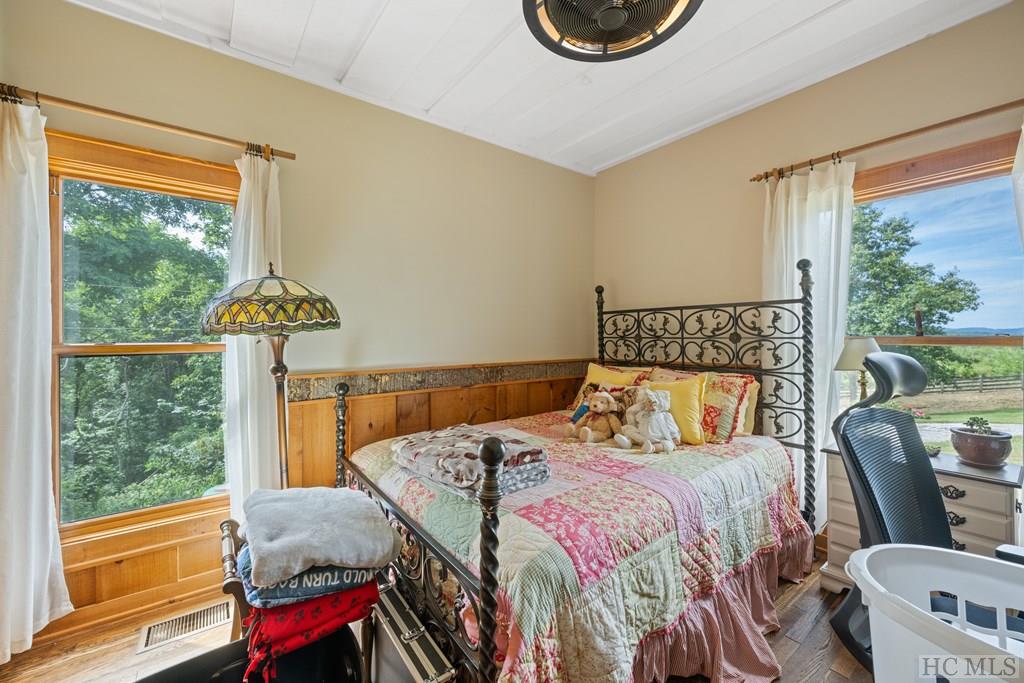 5984 Big Ridge Road Glenville, NC 28736 - Photo 8 of 17 Gallery Image 8