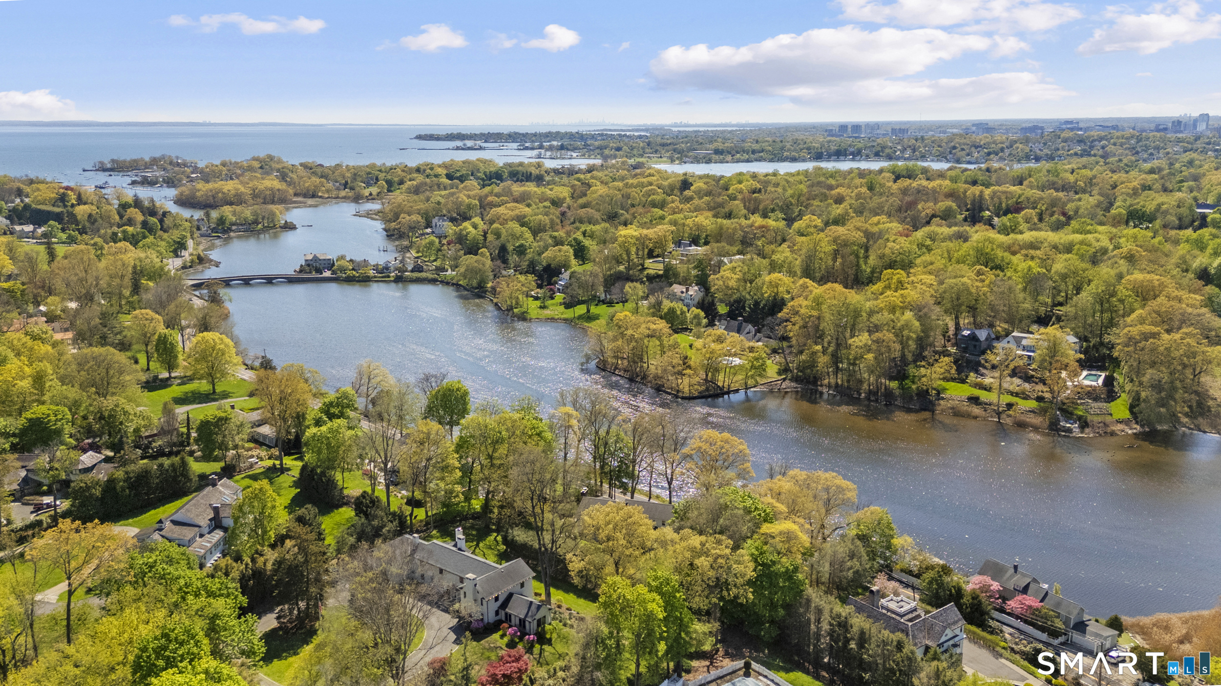 13 Sunswyck Road Darien, CT 06820 - Photo 4 of 40
