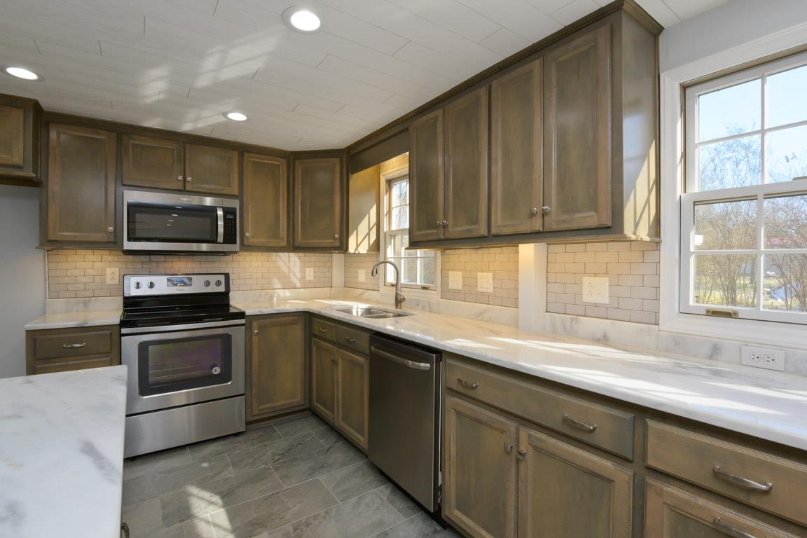 351 Davis Corner Road Mount Juliet, TN 37122 - Photo 5 of 30 Microwave and stove are new!