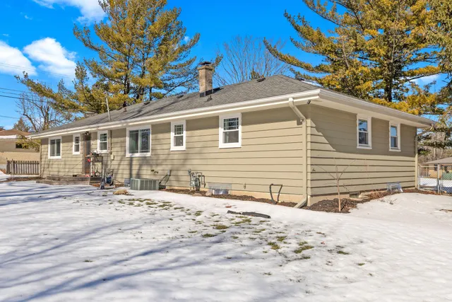 $489,900 | 15613 West Riviera Drive, New Berlin, WI 53151