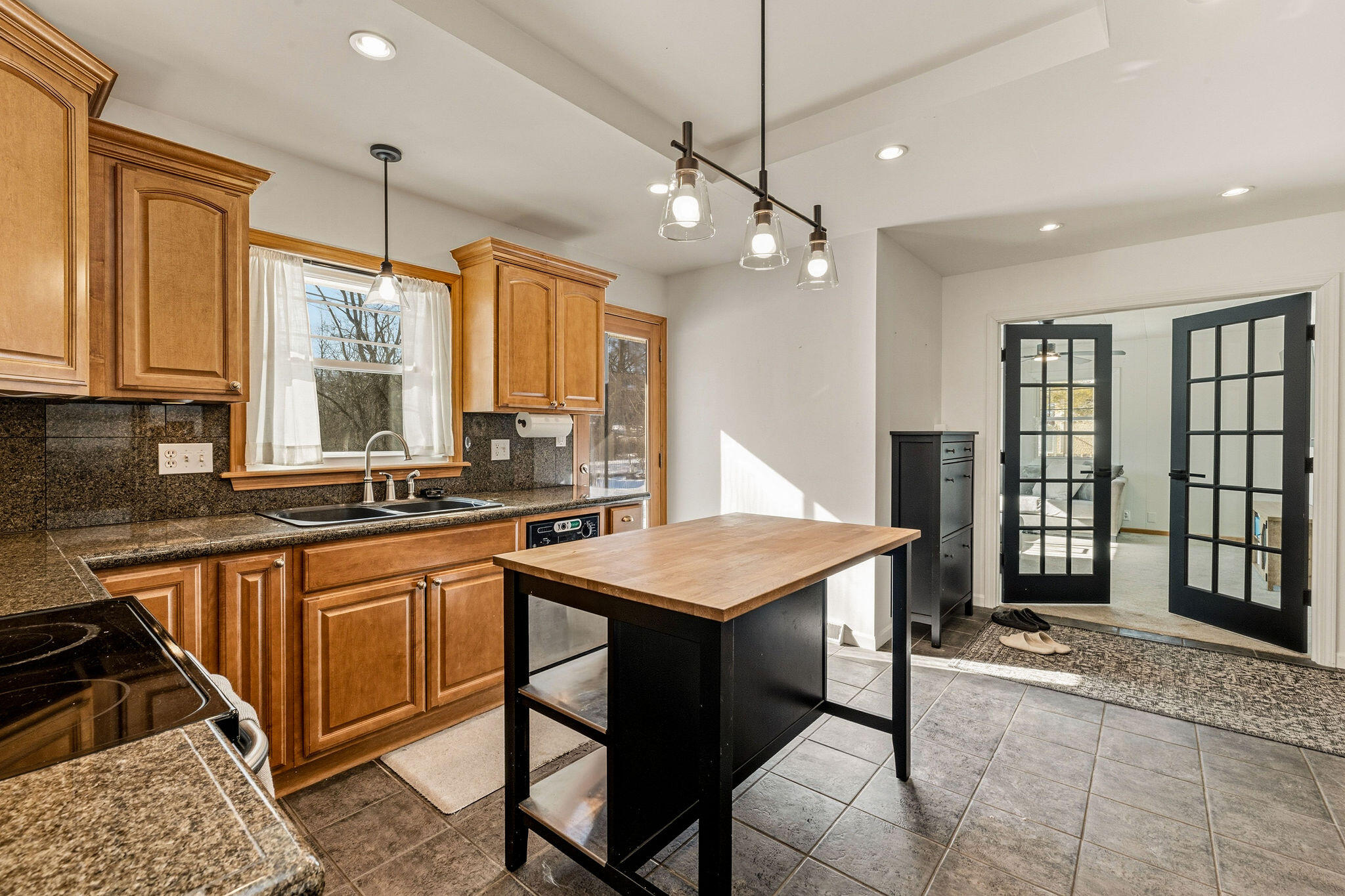 15613 West Riviera Drive New Berlin, WI 53151 - Photo 5 of 20 Kitchen