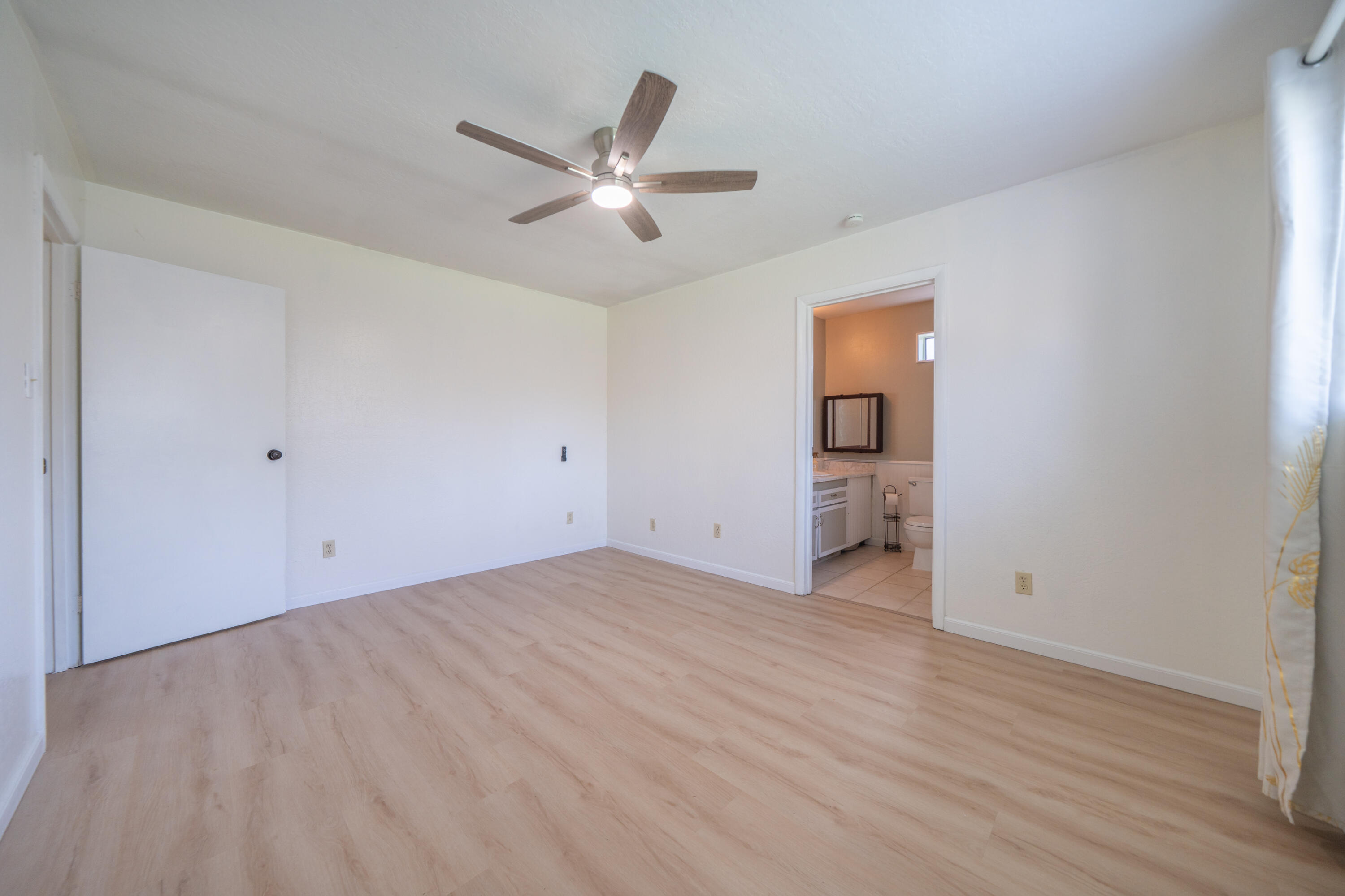 2580 Keswick Dam Road Redding, CA 96003 - Photo 27 of 60 a view of empty room with wooden floor
