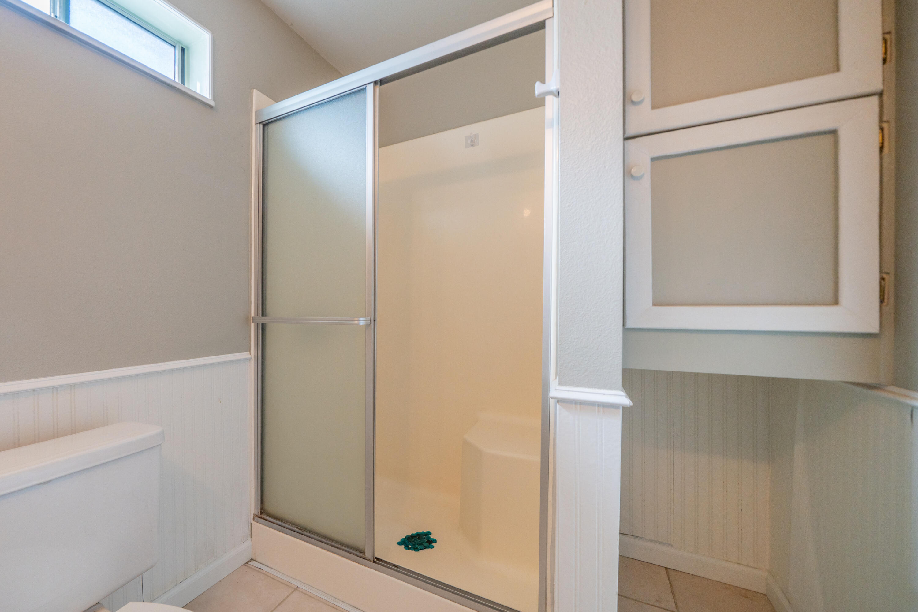 2580 Keswick Dam Road Redding, CA 96003 - Photo 29 of 60 a bathroom with a shower and a toilet