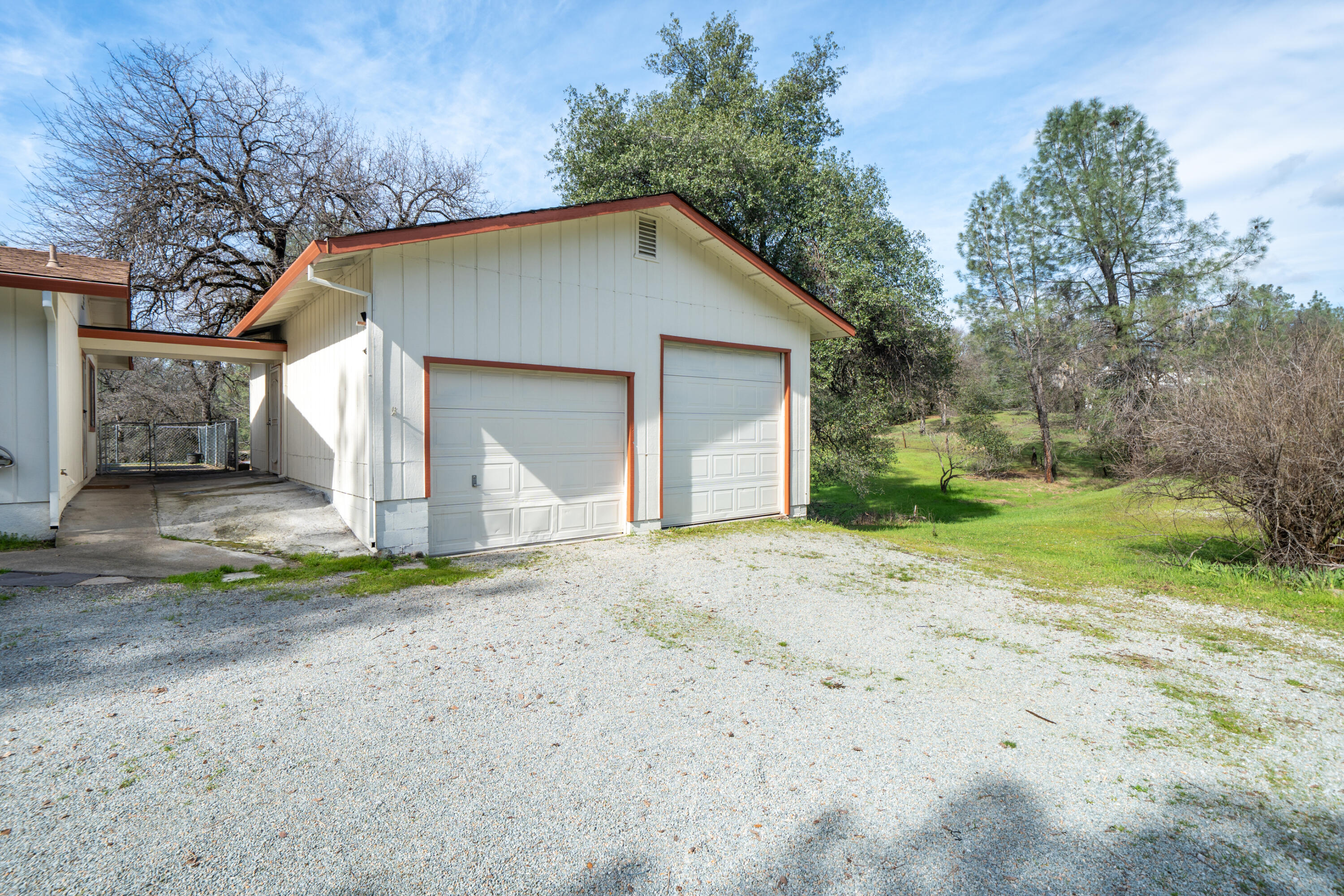 2580 Keswick Dam Road Redding, CA 96003 - Photo 30 of 60 a view of a house with backyard and trees