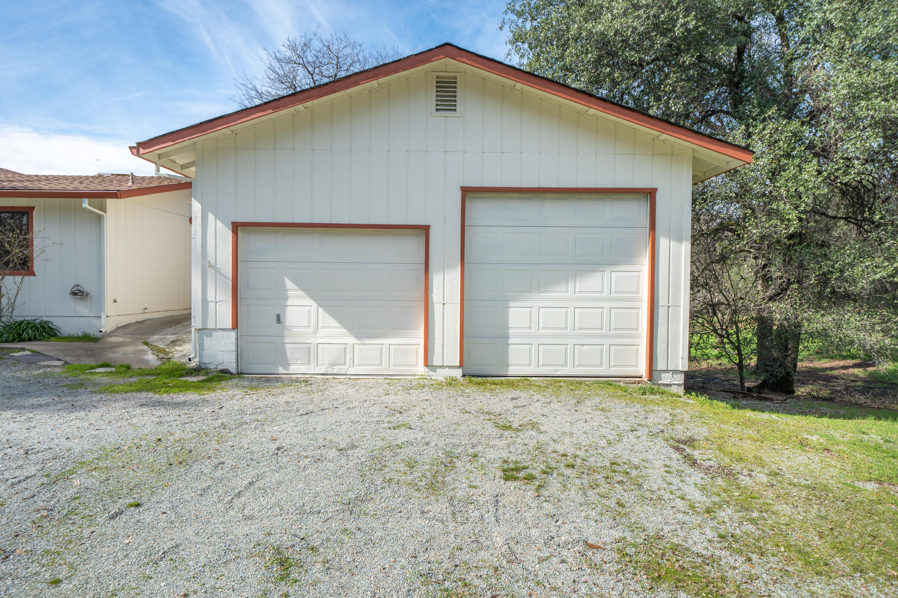 2580 Keswick Dam Road Redding, CA 96003 - Photo 31 of 60 a front view of a house with a yard and garage