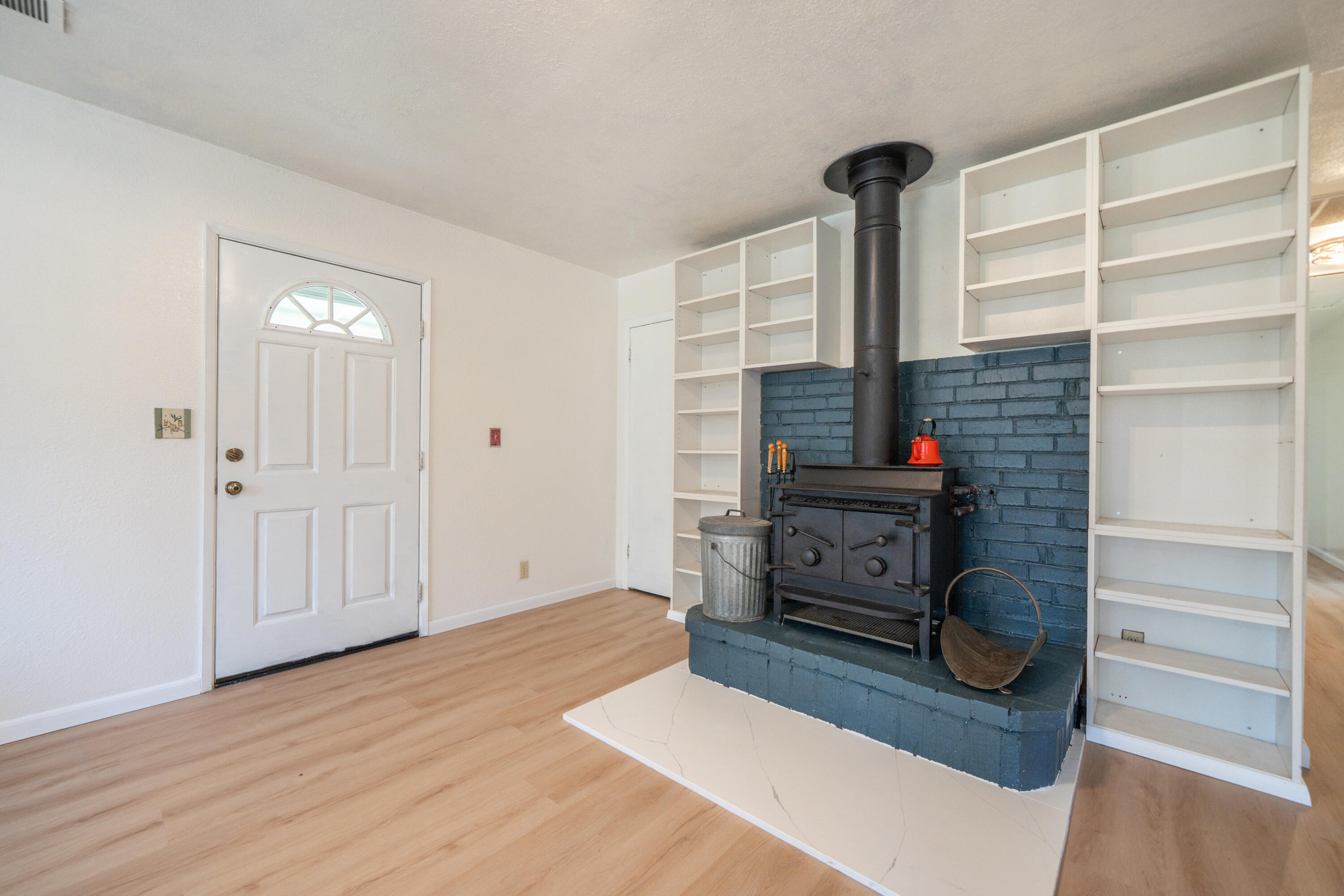 2580 Keswick Dam Road Redding, CA 96003 - Photo 4 of 60 a view of walk in closet