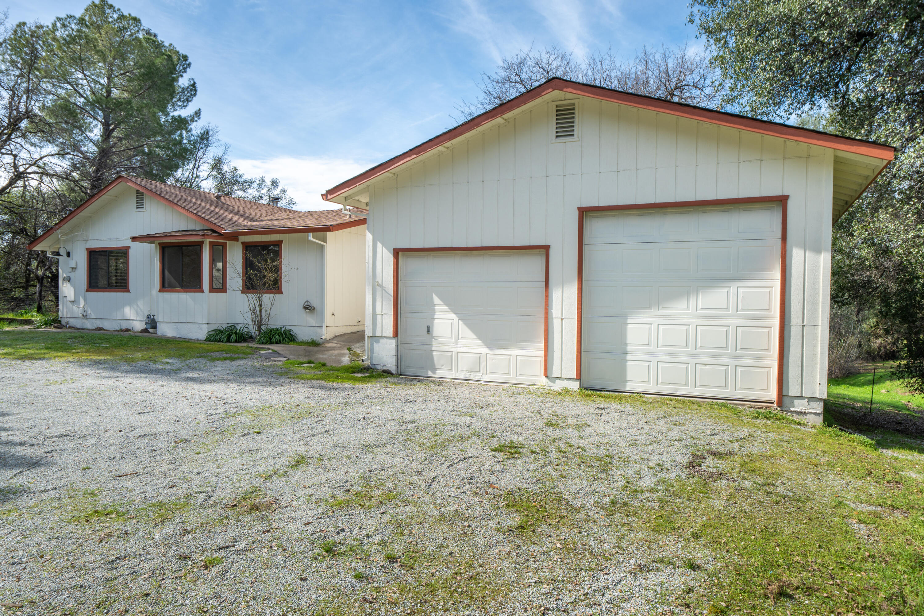 2580 Keswick Dam Road Redding, CA 96003 - Photo 48 of 60 a front view of a house with a yard and garage