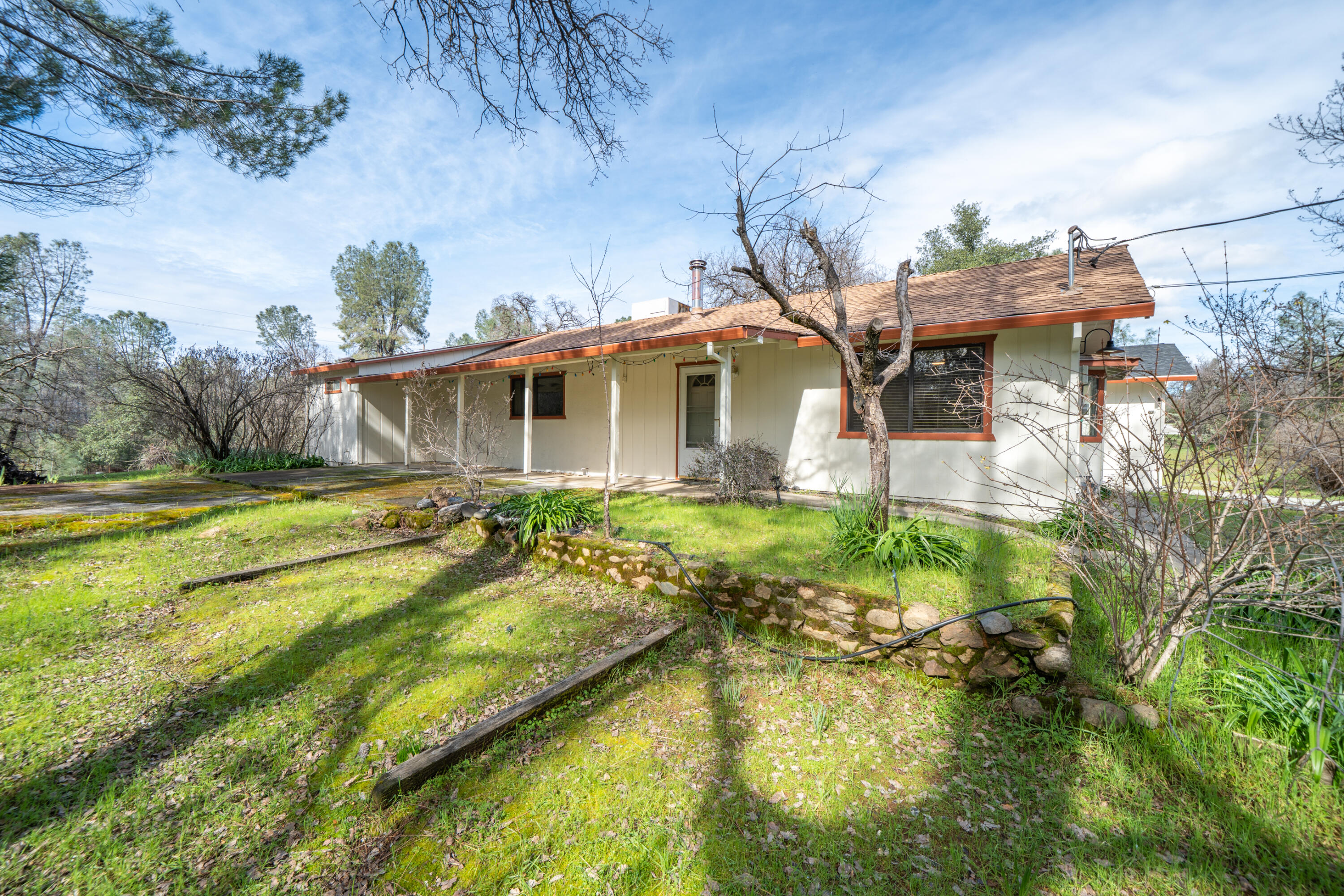 2580 Keswick Dam Road Redding, CA 96003 - Photo 52 of 60 a view of a house with pool and sitting area