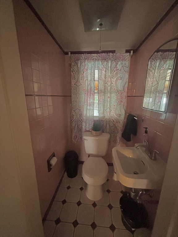 127 Melha Avenue Springfield, MA 01104 - Photo 23 of 41