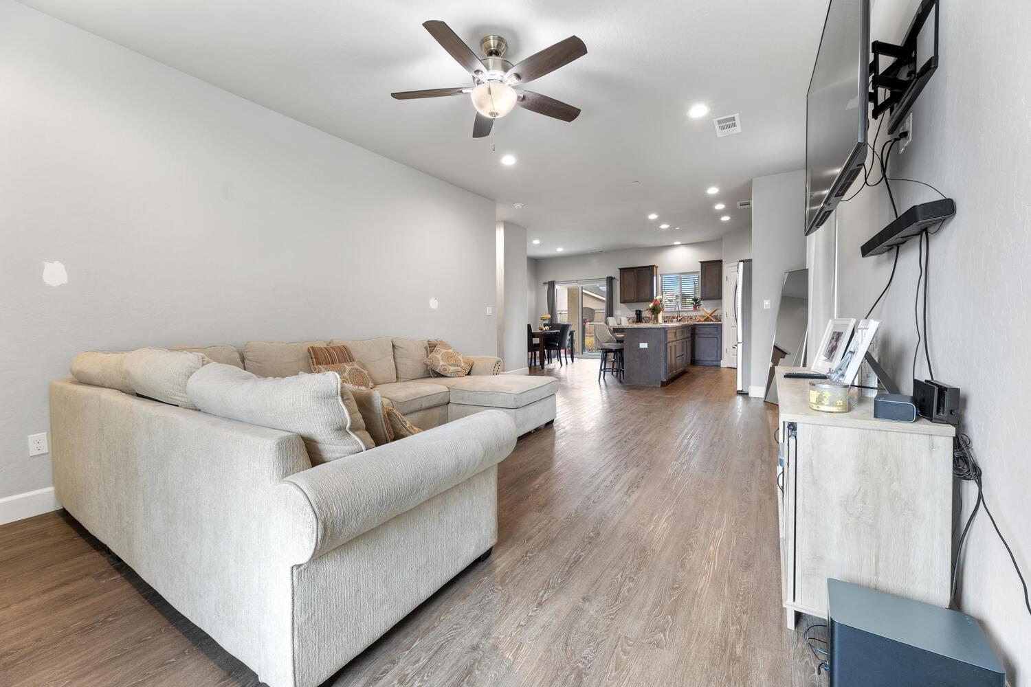 641 North Valencia Street Reedley, CA 93654 - Photo 4 of 31 Gallery Image 4