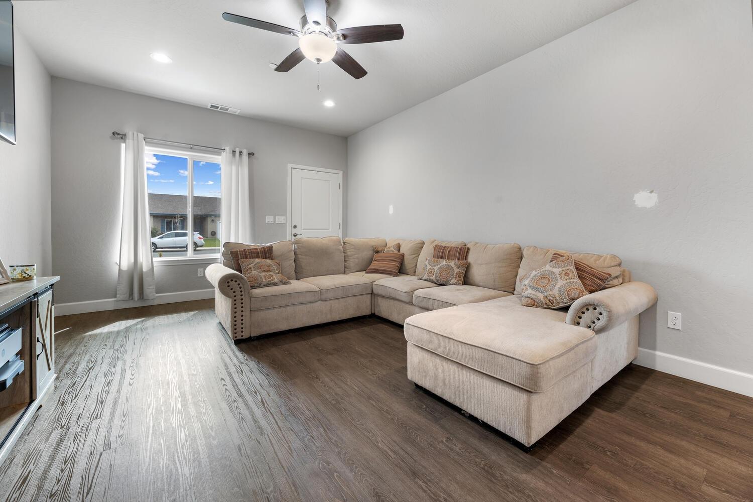 641 North Valencia Street Reedley, CA 93654 - Photo 5 of 31 Gallery Image 5