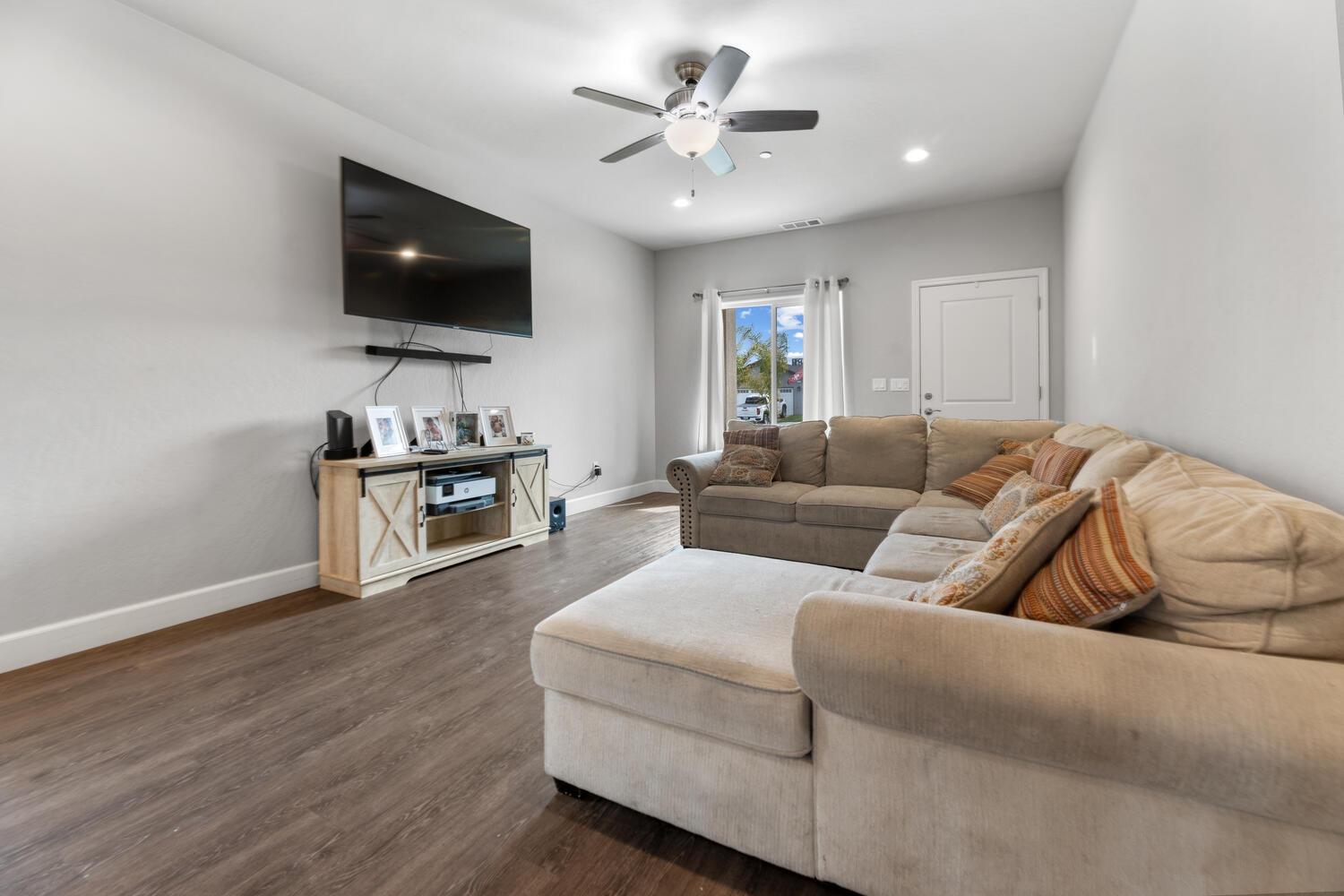 641 North Valencia Street Reedley, CA 93654 - Photo 6 of 31 Gallery Image 6