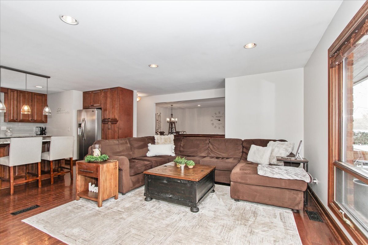 1865 Kevin Avenue Elgin, IL 60123 - Photo 14 of 48 a living room with furniture and a flat screen tv