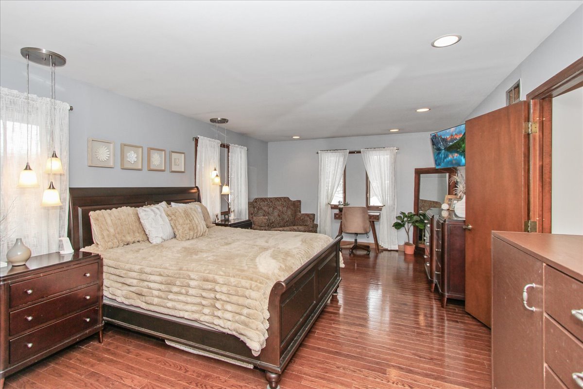 1865 Kevin Avenue Elgin, IL 60123 - Photo 23 of 48 a large bedroom with a bed and wooden floor