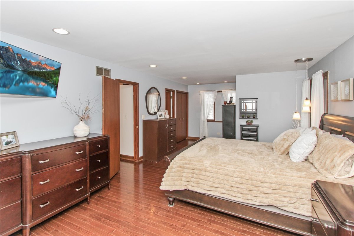 1865 Kevin Avenue Elgin, IL 60123 - Photo 24 of 48 a bedroom with a bed and a dresser in it