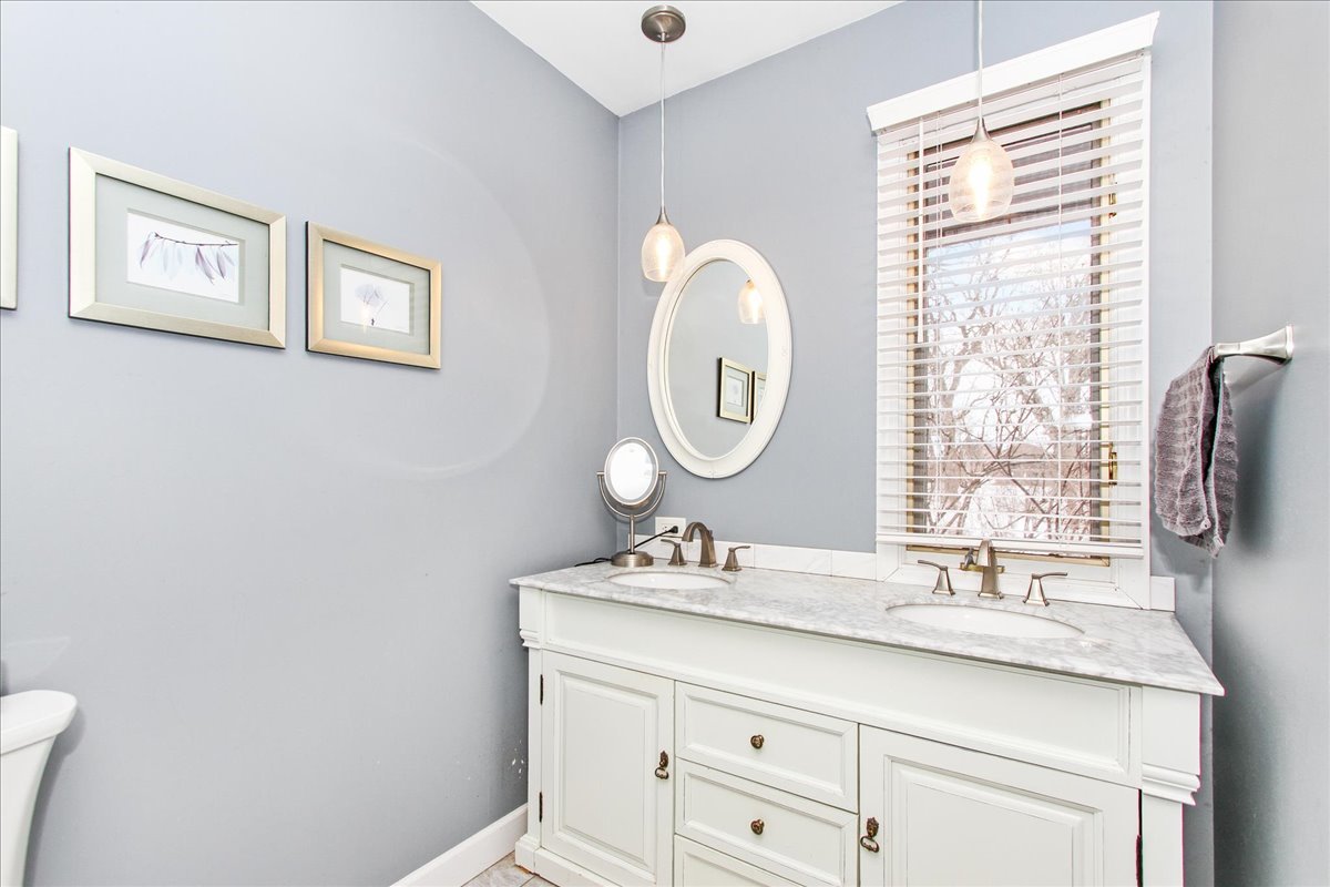 1865 Kevin Avenue Elgin, IL 60123 - Photo 26 of 48 a bathroom with a toilet a sink and a mirror