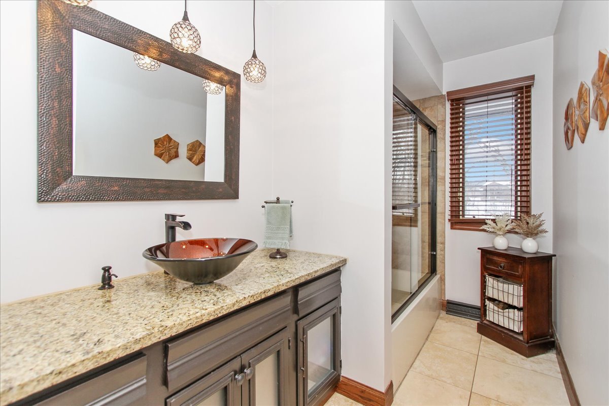 1865 Kevin Avenue Elgin, IL 60123 - Photo 29 of 48 a bathroom with sink and mirror