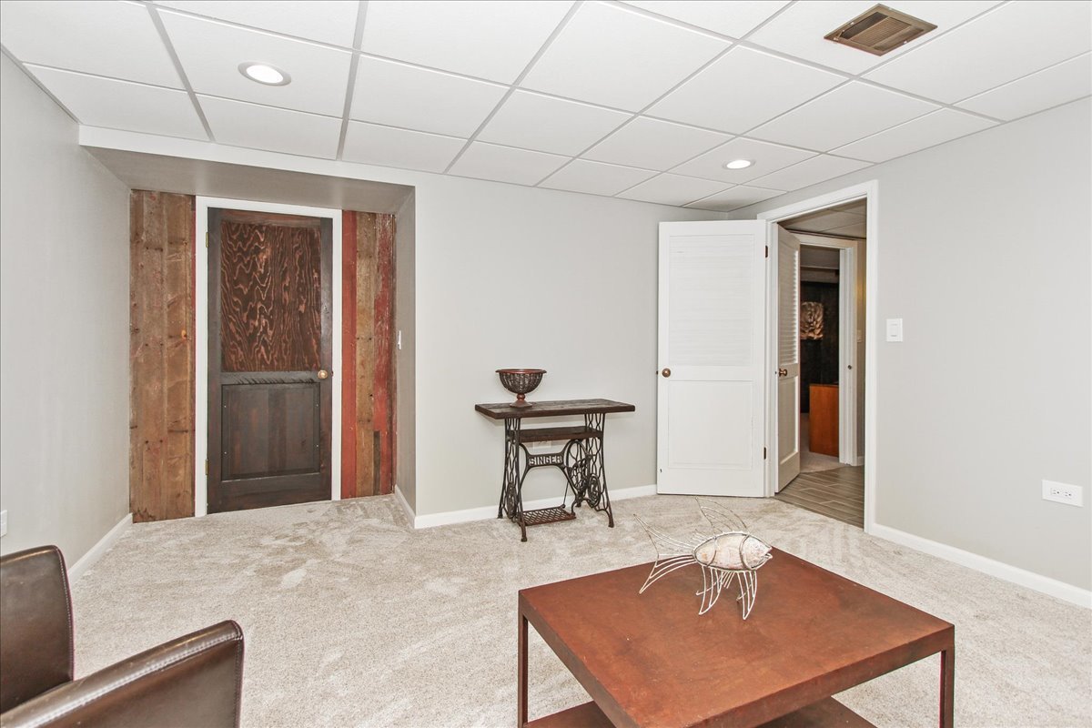 1865 Kevin Avenue Elgin, IL 60123 - Photo 36 of 48 a workspace with furniture and window