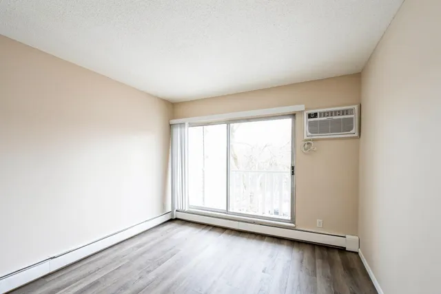 $100,000 | 1601 North Innsbruck Drive, Unit 329, Fridley, MN 55432