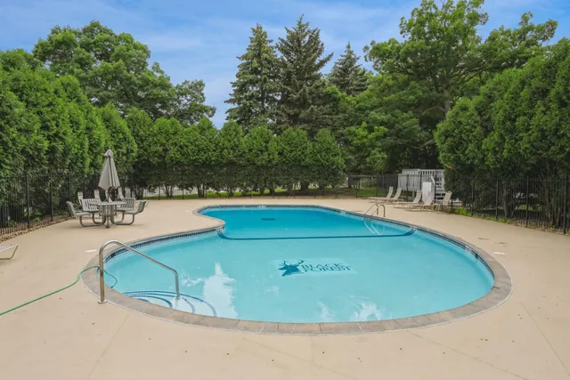 $100,000 | 1601 North Innsbruck Drive, Unit 329, Fridley, MN 55432