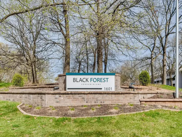 $100,000 | 1601 North Innsbruck Drive, Unit 329, Fridley, MN 55432