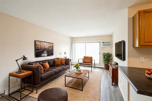 $100,000 | 1601 North Innsbruck Drive, Unit 329, Fridley, MN 55432