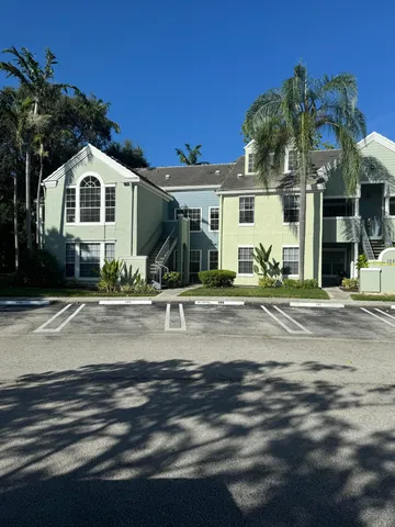 $2,250 | 1020 Crystal Way, Unit A, Delray Beach, FL 33444