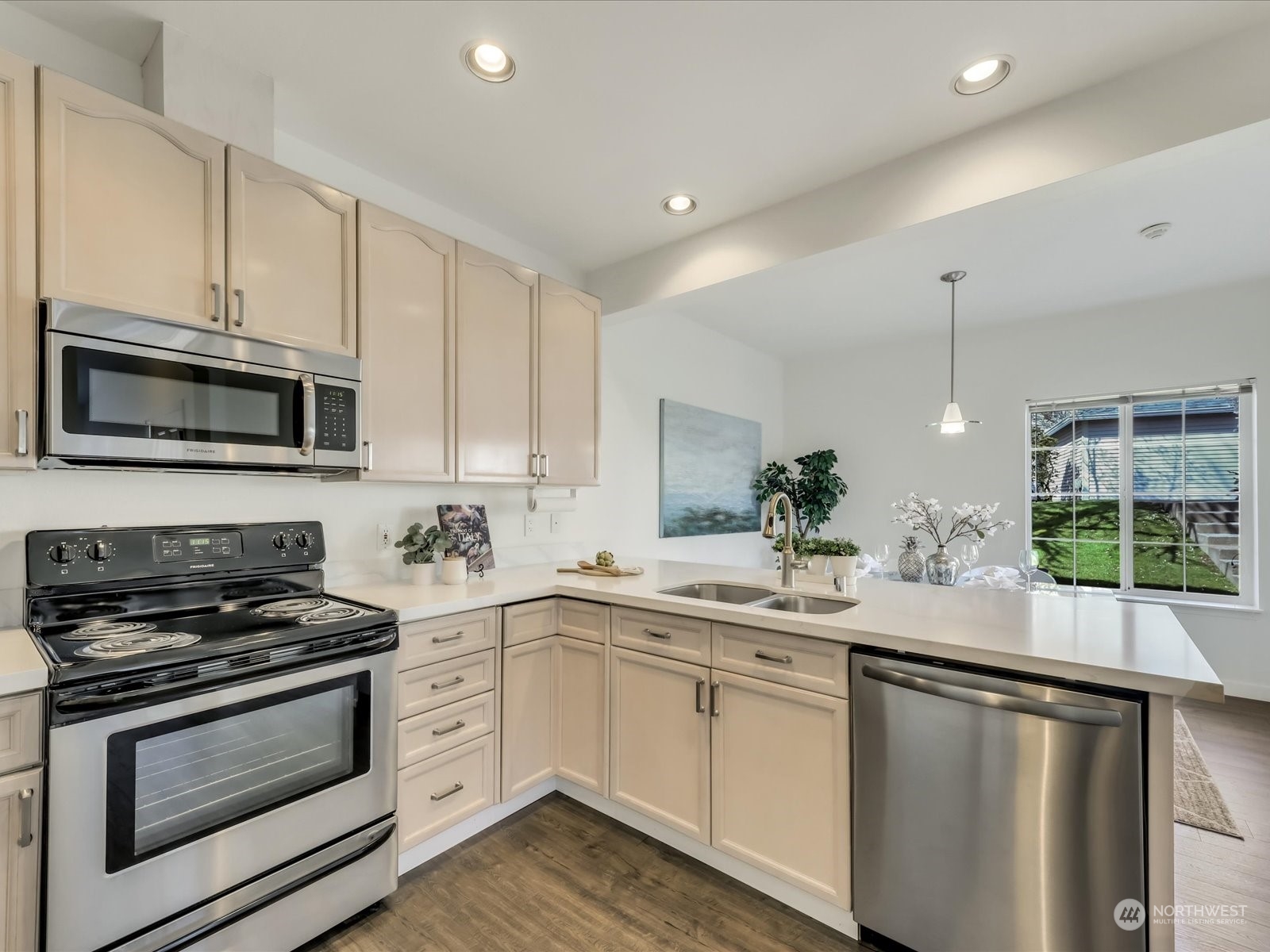 10909 Avondale Road Northeast, Unit B107 Redmond, WA 98052 - Photo 10 of 29 Gallery Image 10