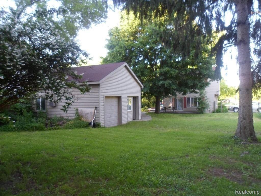 3254 Avalon Road Rochester, MI 48309 - Photo 19 of 20 Garage-Yard.jpg