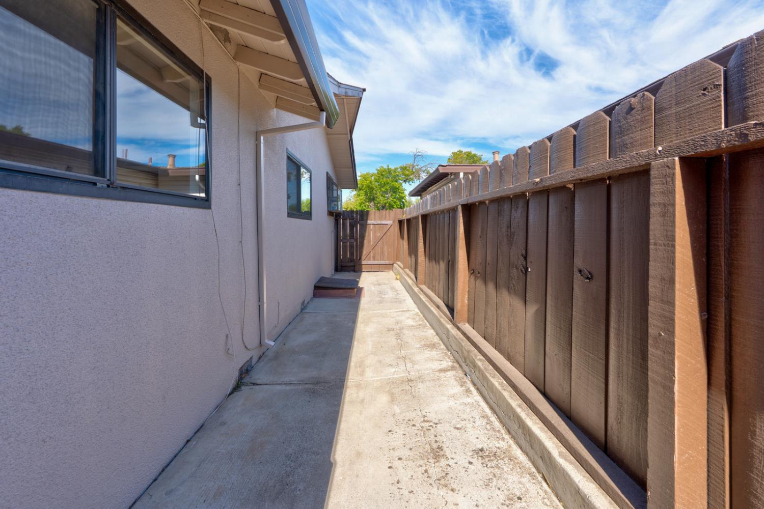 163 North Santa Rosa Street Los Banos, CA 93635 - Photo 38 of 49