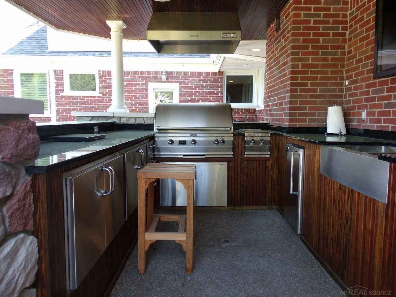 1070 North Renaud Road Grosse Pointe Woods, MI 48236 - Photo 17 of 50