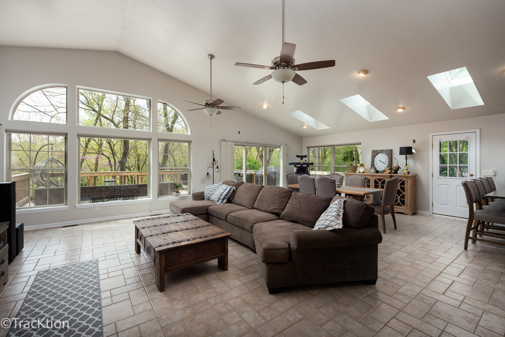 9218 Corneils Road Bristol, IL 60512 - Photo 3 of 11 Gallery Image 3