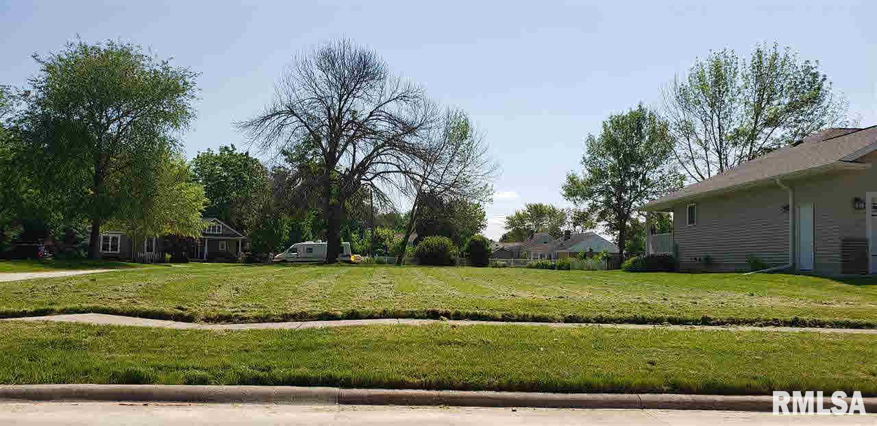 2016 44th Street Moline, IL 61265 - Photo 3 of 4 Gallery Image 3