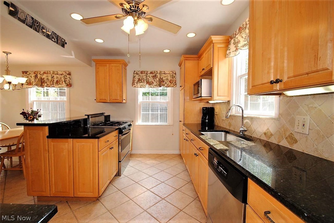 22160 Calverton Road Shaker Heights, OH 44122 - Photo 9 of 30 Gallery Image 9