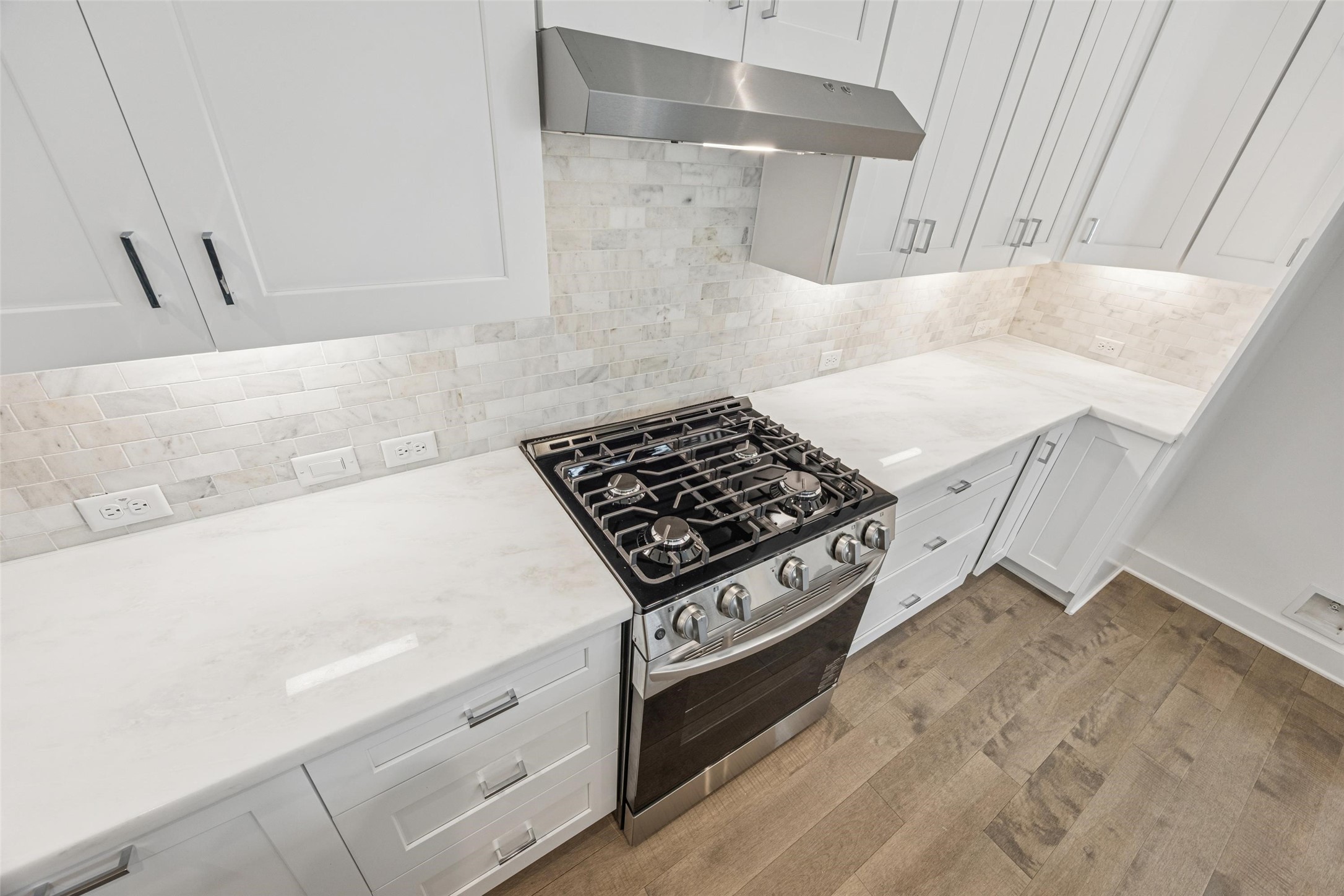 5309 Eigel Street Houston, TX 77007 - Photo 12 of 41 Gas Cooking.