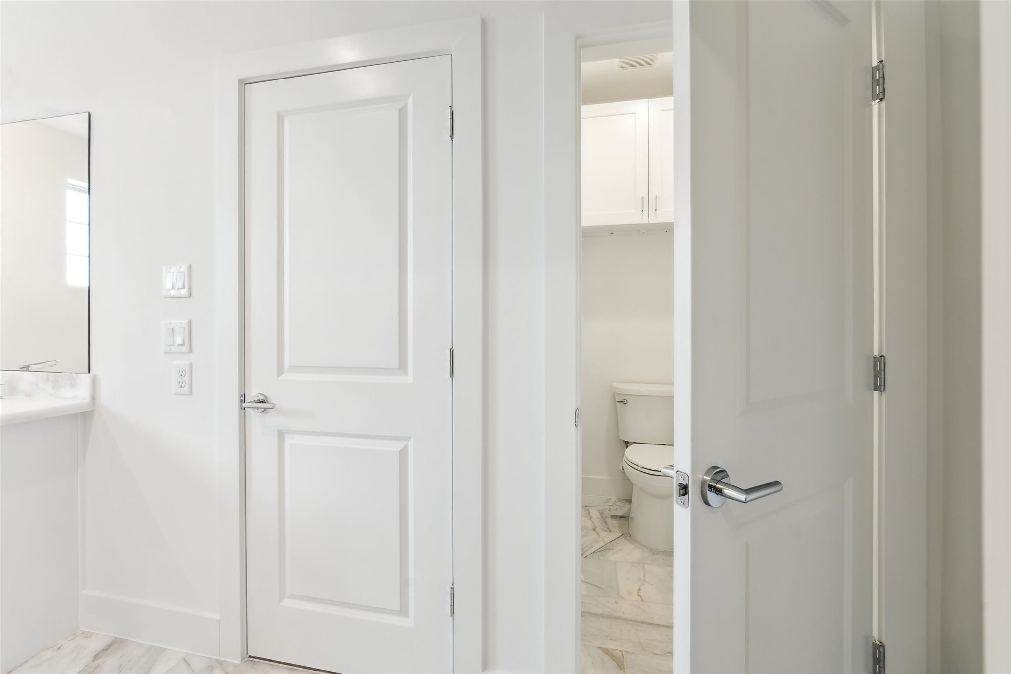 5309 Eigel Street Houston, TX 77007 - Photo 32 of 41 Private Water Closet.