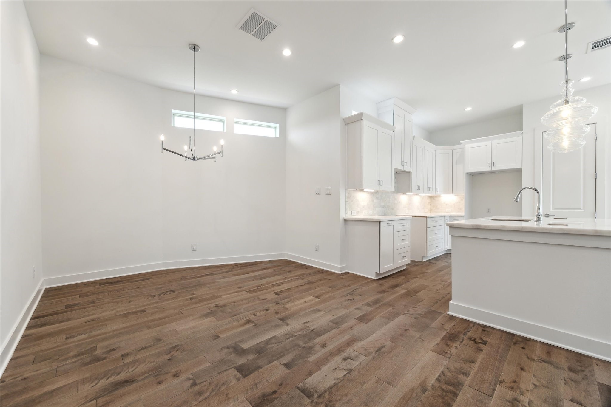 5309 Eigel Street Houston, TX 77007 - Photo 8 of 41 Dining Room * Designer Chandelier * Transom Window adds MORE Natural Light.