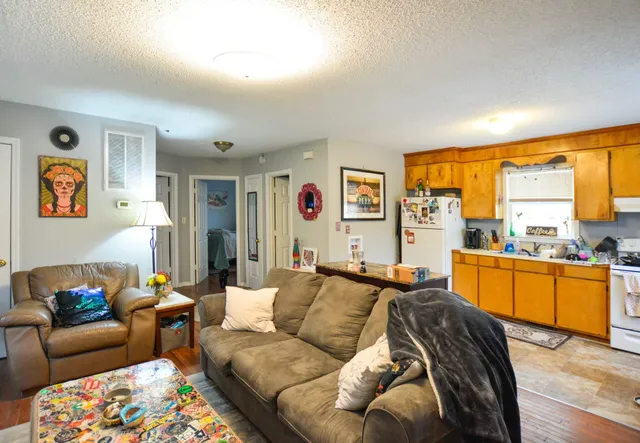 $2,030 | 41 Spring Street, Unit C, Charleston, SC 29403