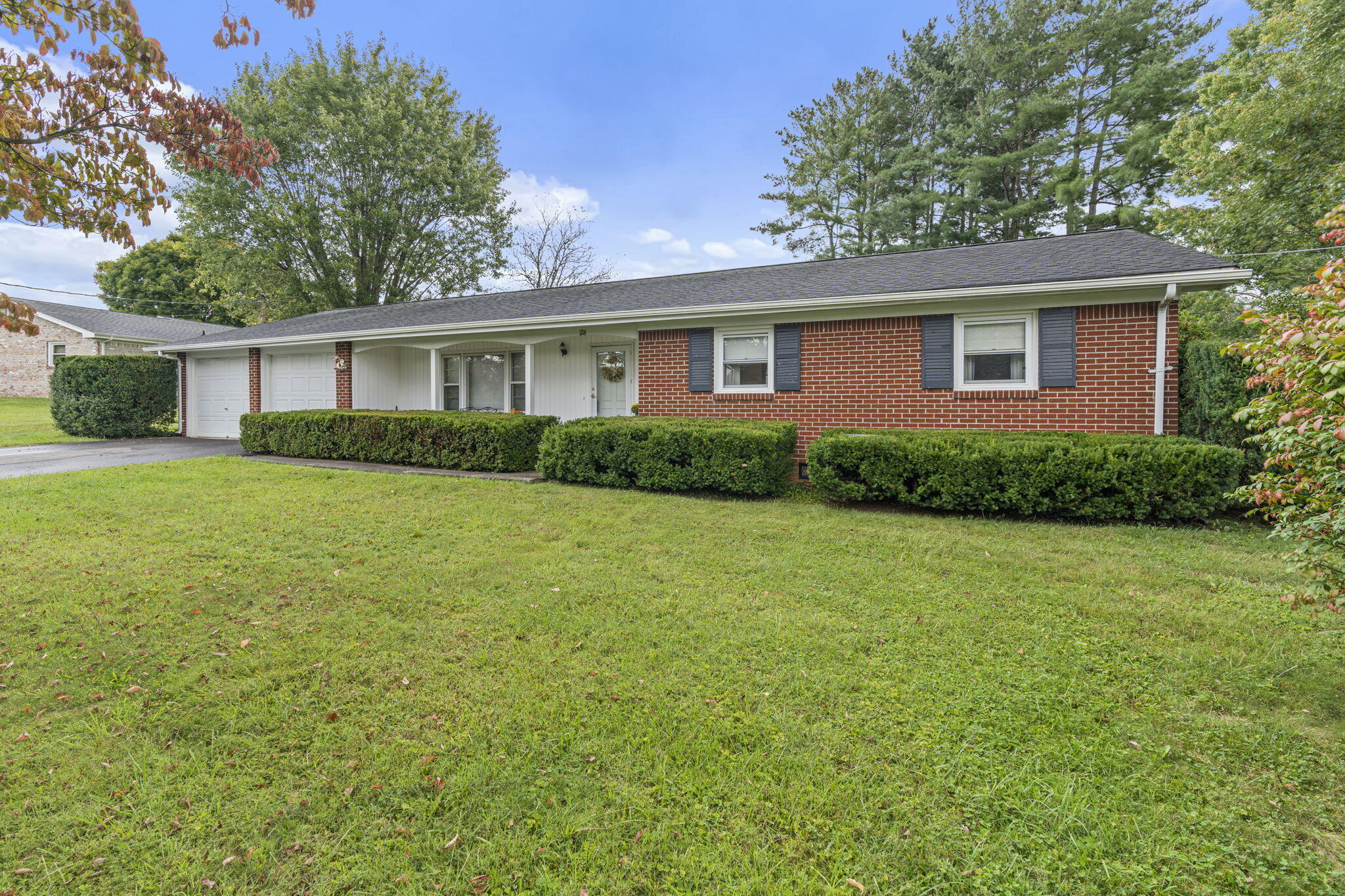 126 Spring Hill Terrace Bristol, VA 24201 - Photo 2 of 20 18-web-or-mls-DSC08582k